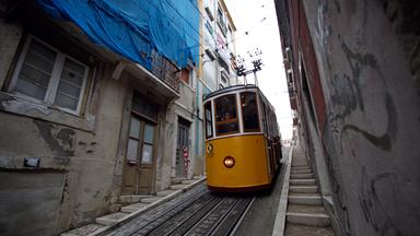 strassenbahn in lissabon