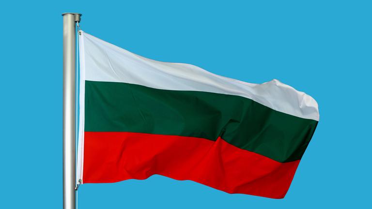 wehende flagge von bulgarien