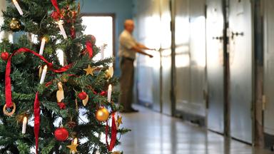 weihnachtsbaum im gefaengnis