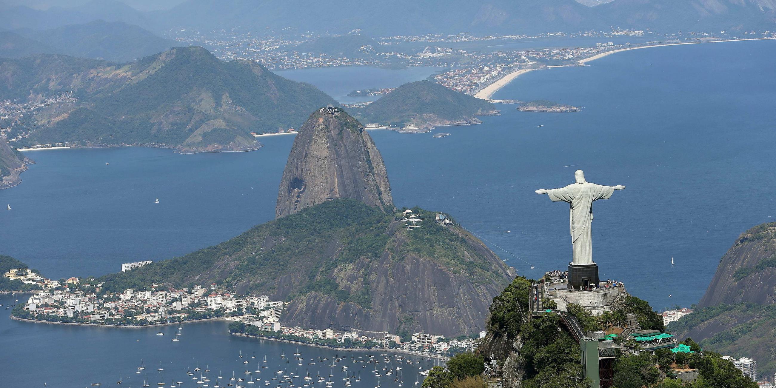 zuckerhut und christusstatue in rio de janeiro