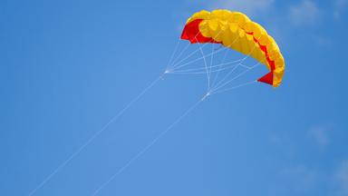 Kitesurfen auf der gefrorenen Ostsee