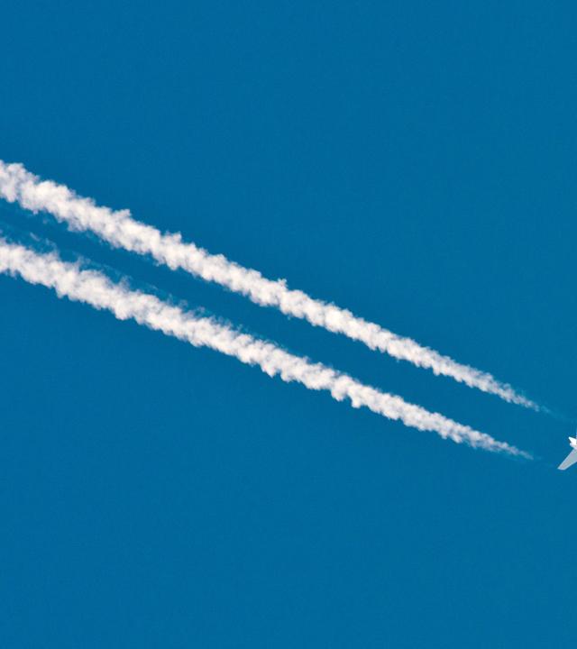 kondensstreifen eines flugzeugs