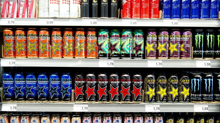 energydrinks in supermarktregal