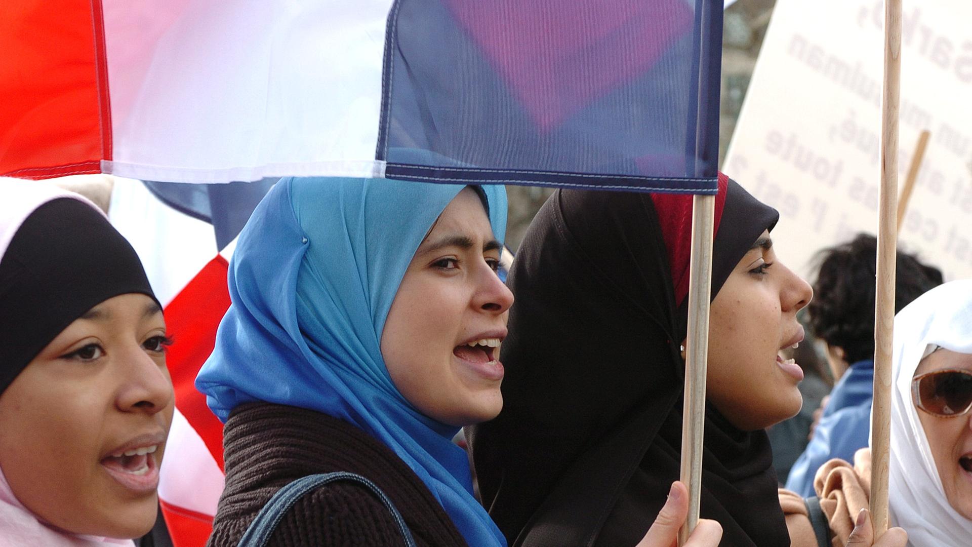 demonstration in frankreich gegen kopftuchverbot