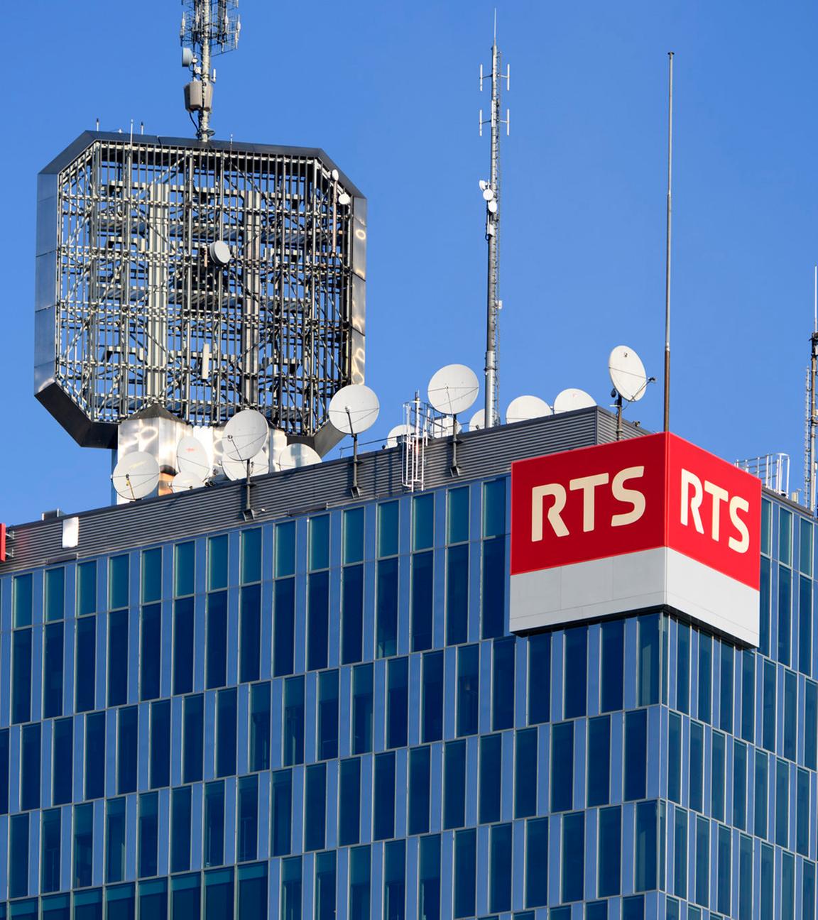 fernsehturm auf dem gebaeude des rts