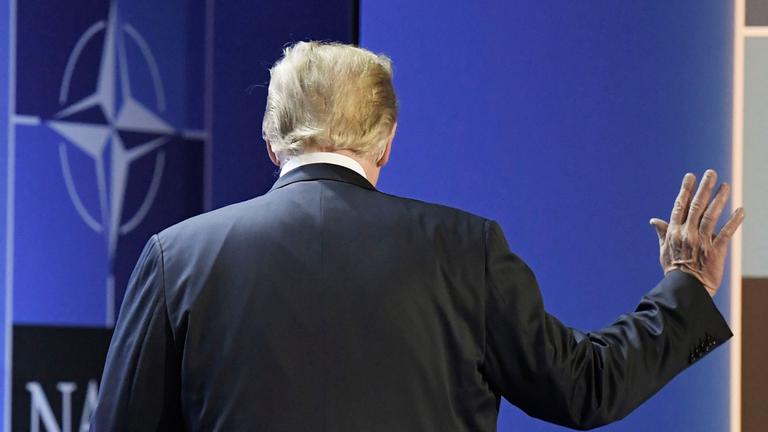 trump, donald verlaesst den nato-gipfel - 2018