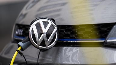 vw - e-auto tankt 