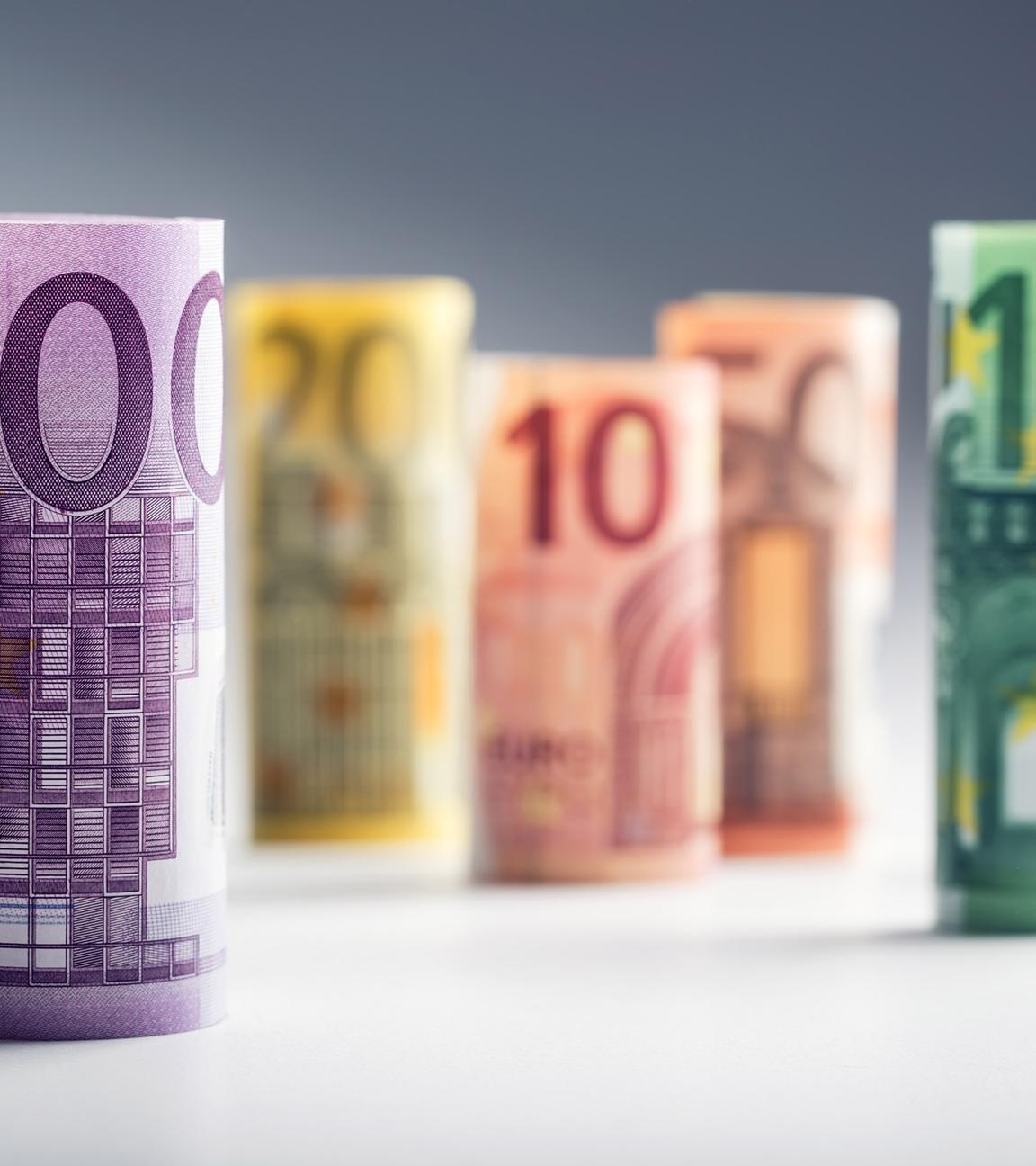 euro banknoten als geldrollen