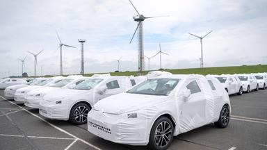 Autos von Volkswagen in Schutzhüllen