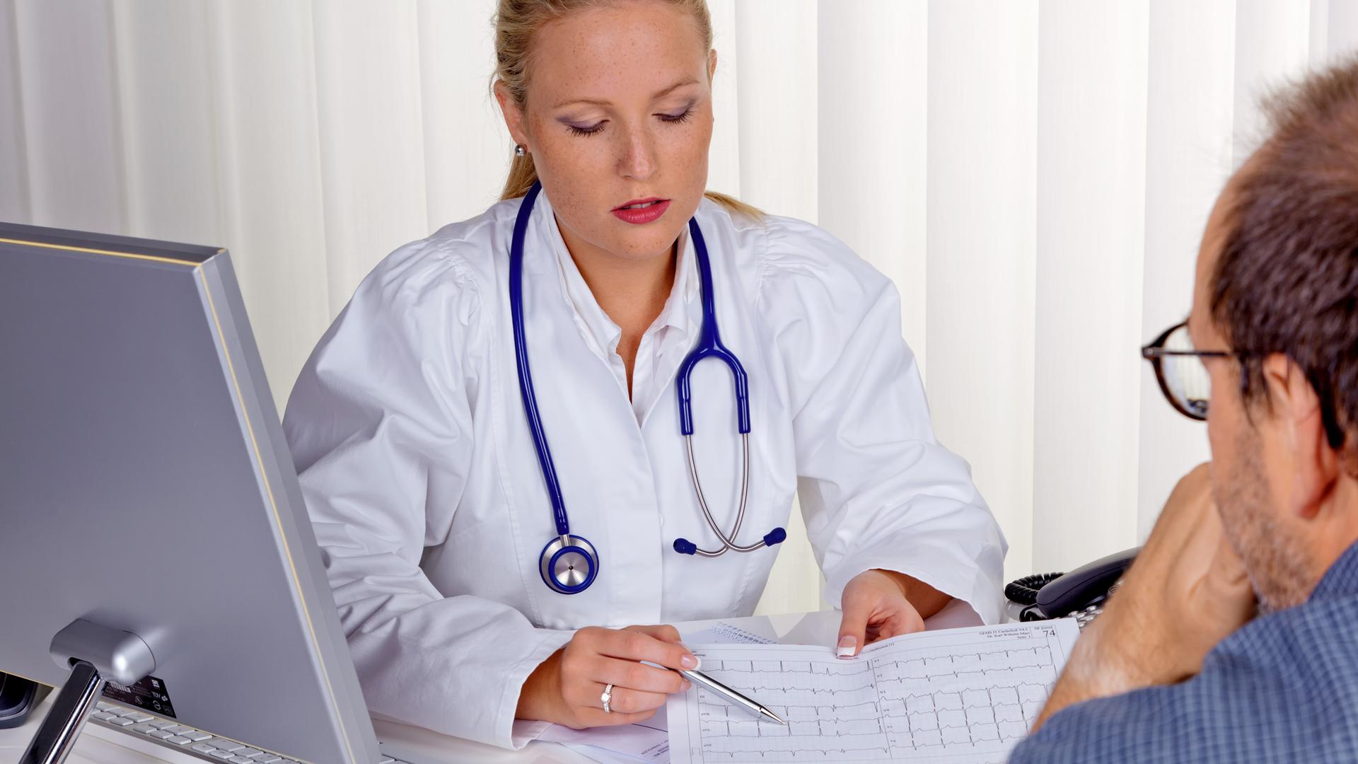 Viele Menschen meiden bewusst, Informationen zur eigenen Krankheit - obwohl das zum eigenen Nachteil sein kann. (Symbolfoto)