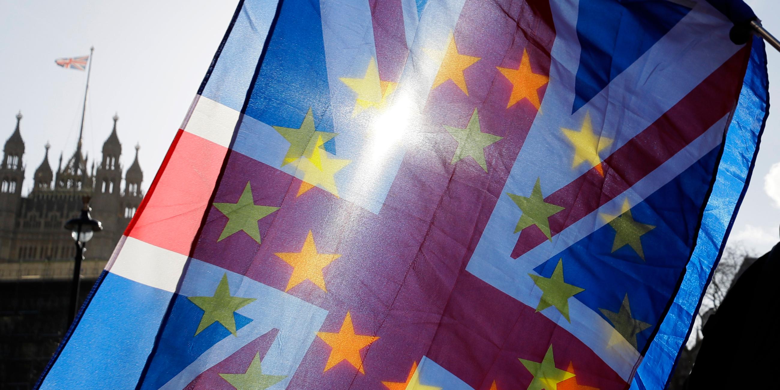 Union Jack und Europäische Flagge - Brexit Symbolbild 