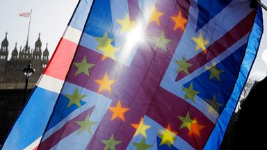 Union Jack und Europäische Flagge - Brexit Symbolbild 