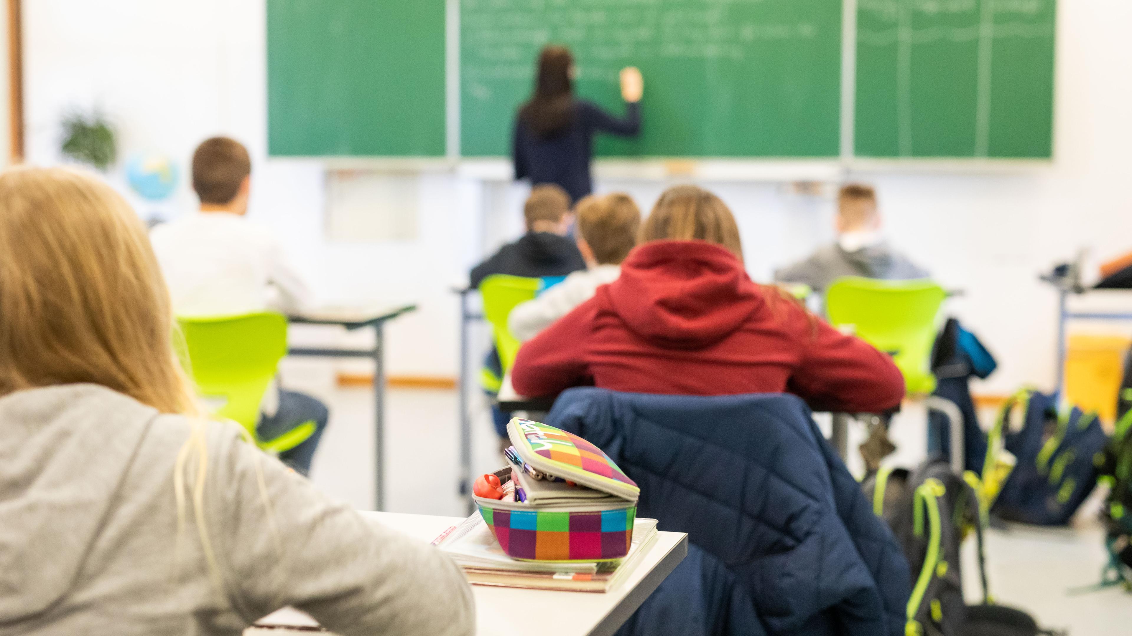 Schulklasse im Unterricht