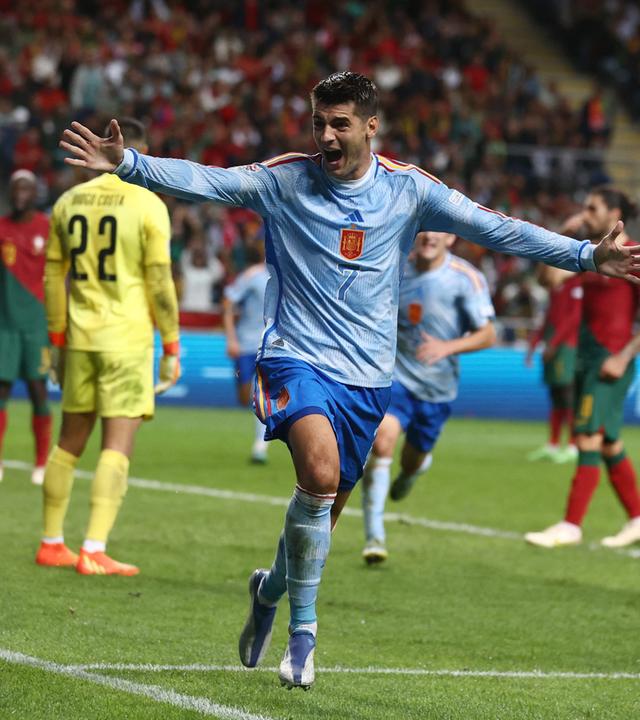 Spaniens Alvaro Morata bejubelt seinen Siegtreffer gegen Portugal.