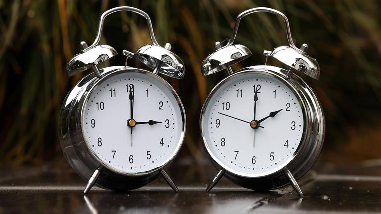 Zwei Uhren - Zeitumstellung
