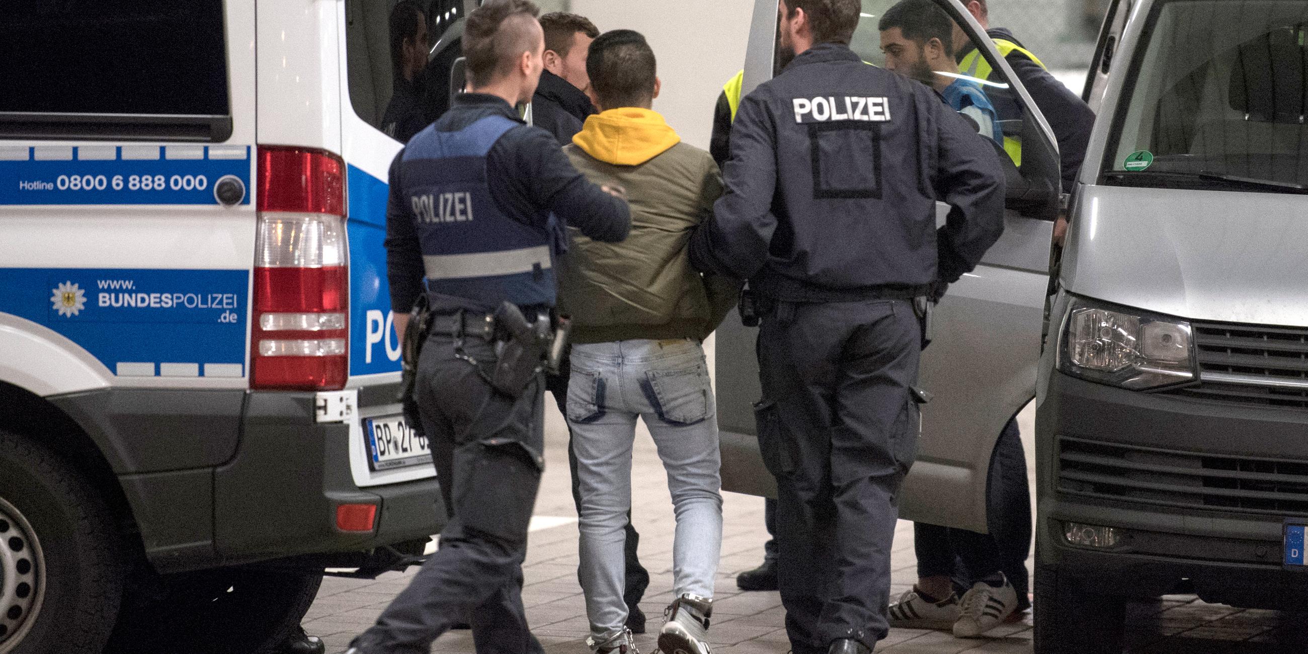 Deutliche Zunahme bei Abschiebungen