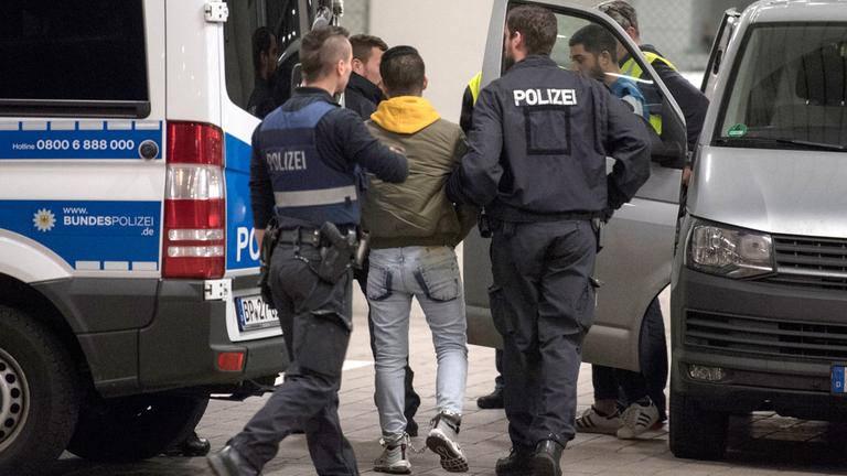 Deutliche Zunahme bei Abschiebungen