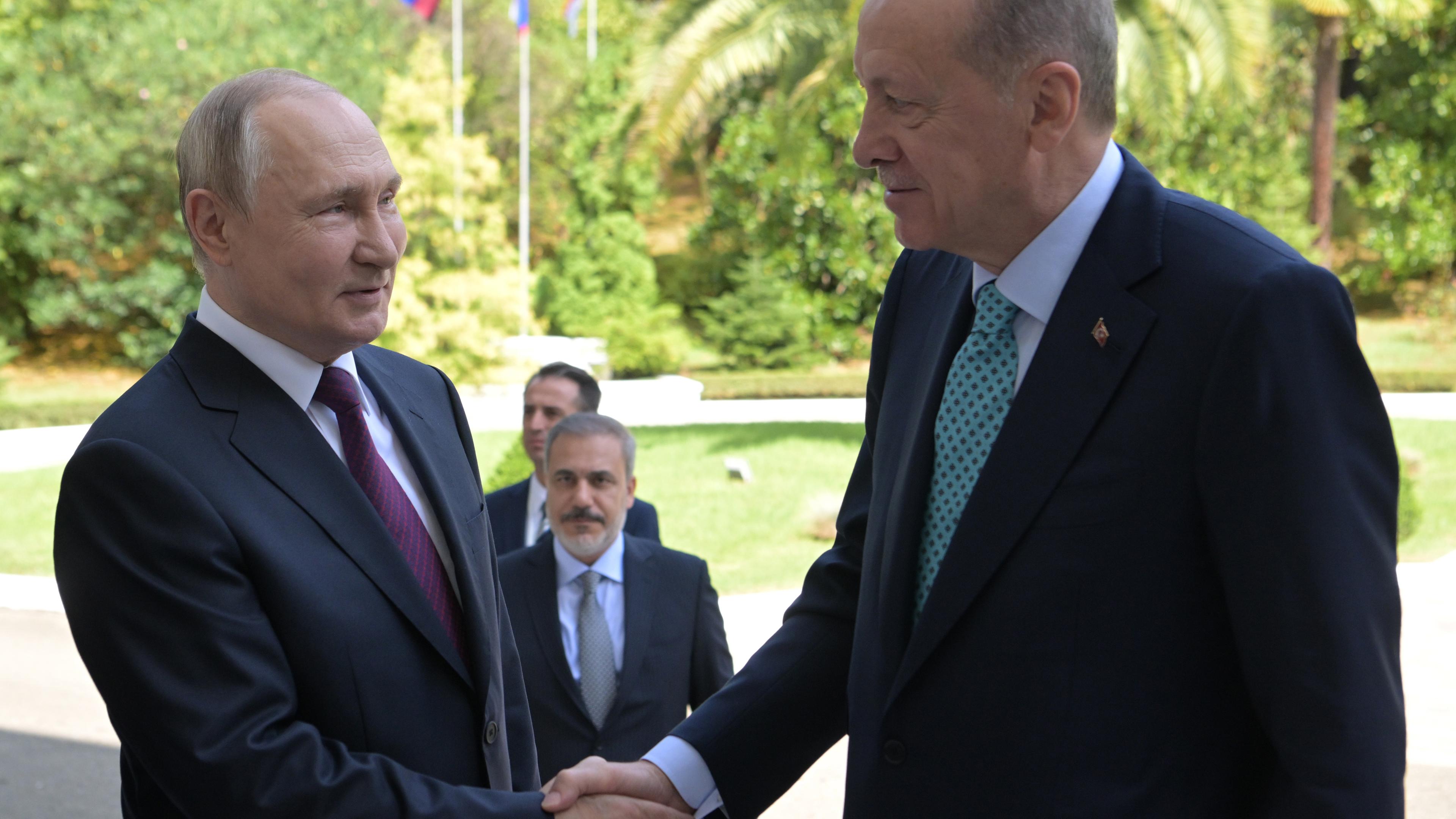 Russian President Putin and Turkey's President Erdogan meet in Sochi