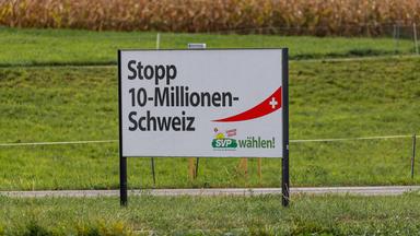 Plakat für die Volksinitiative der SVP Schweiz