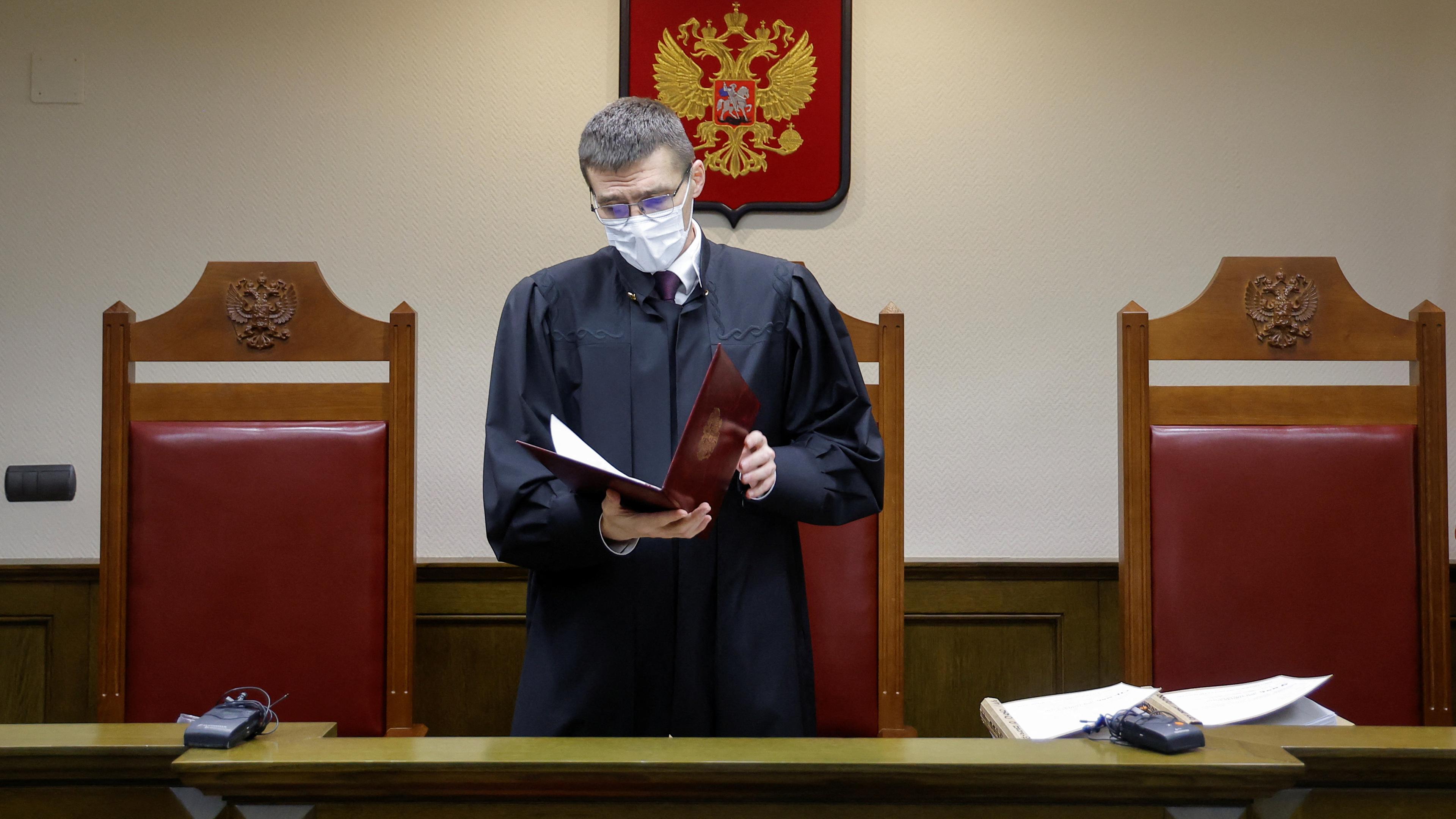 Top Russian court bans LGBT movement as "extremist_ *