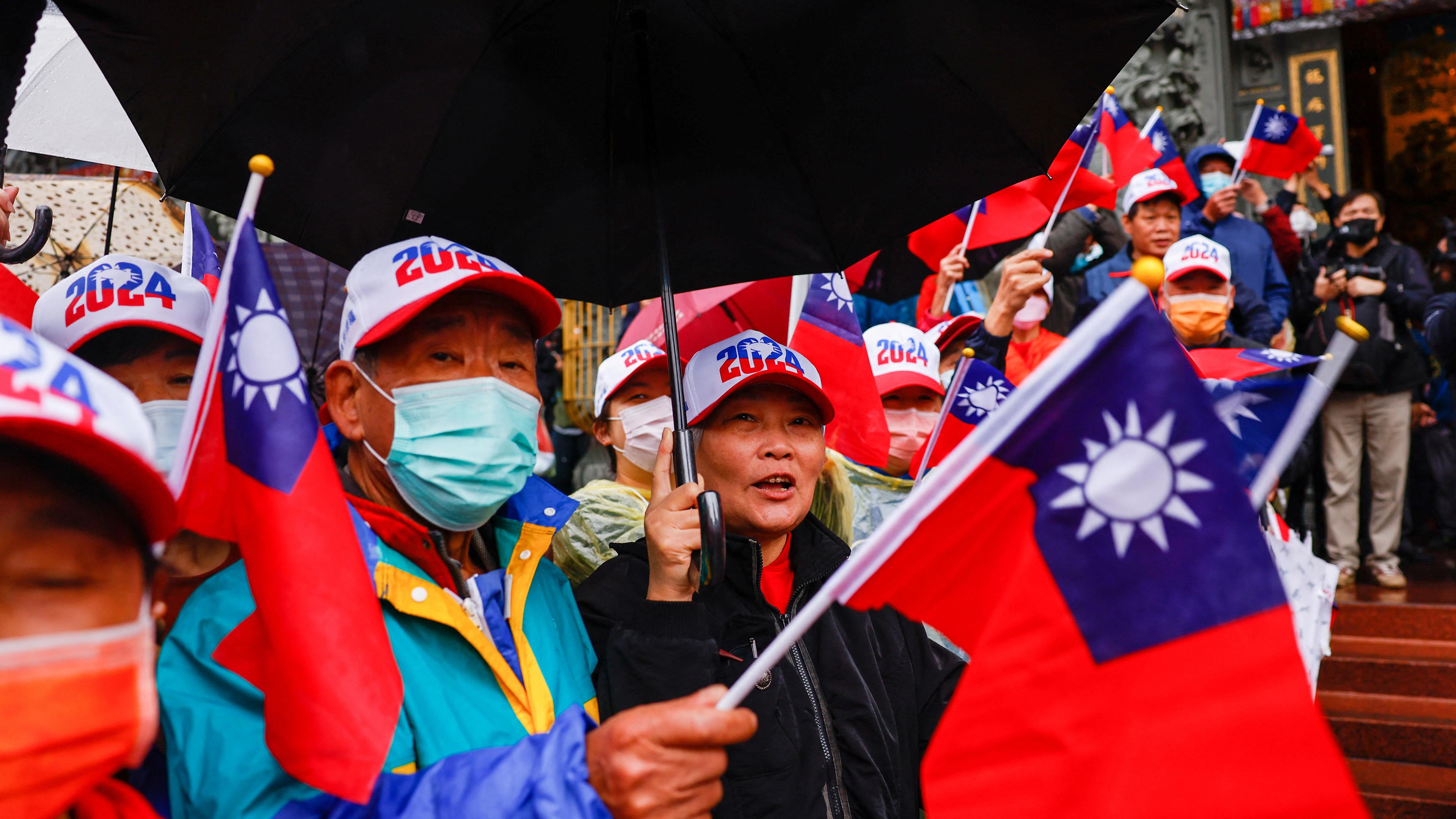 Supporters of Hou Yu-ih, a candidate for Taiwan's presidency from the main opposition party Kuomintang (KMT) wave Taiwanese flag