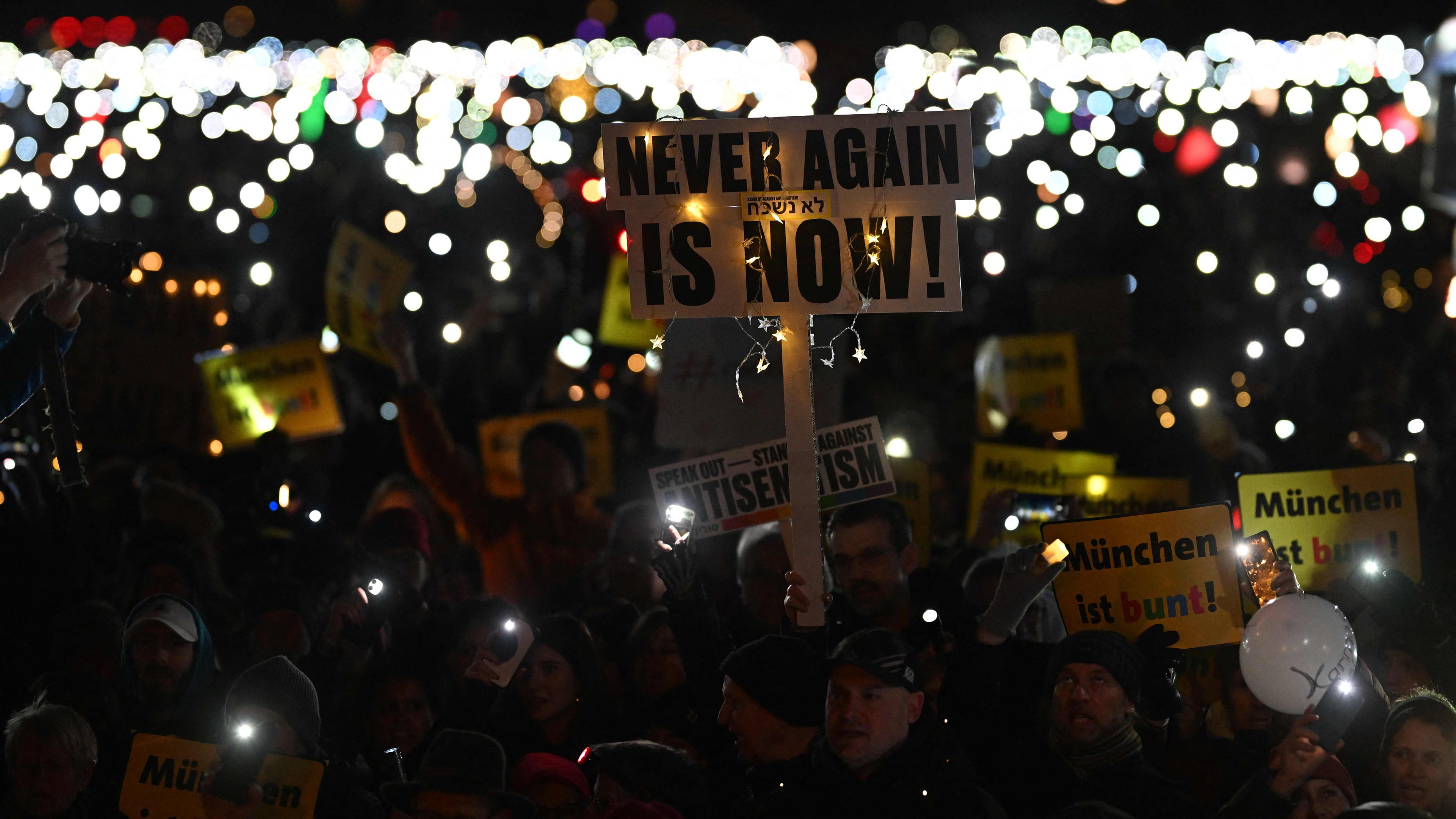 GERMANY-HISTORY-POLITICS-DEMONSTRATION