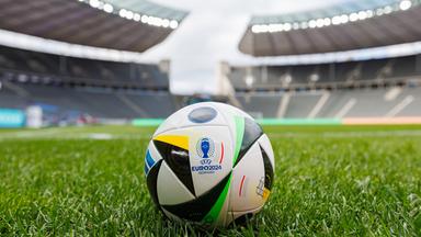 adidas Fußballliebe - offizieller Spielball der Fußball-EM 2024 in Deutschland