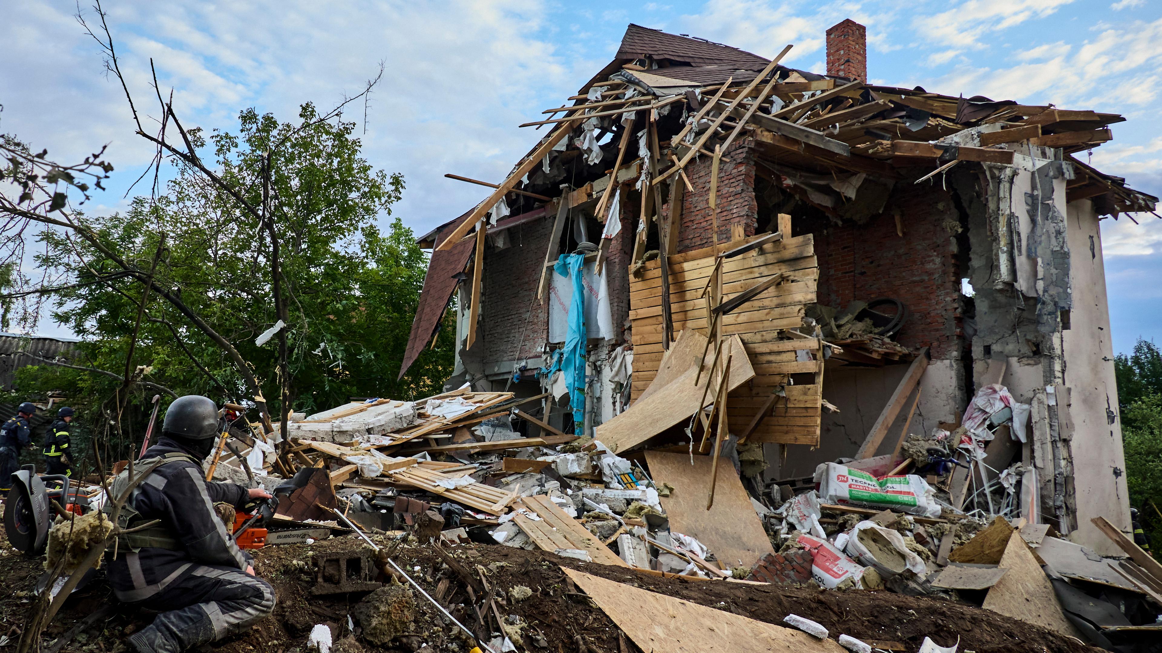 At least 8 injured in Russian glide bomb attack in Kharkiv, northeastern Ukraine