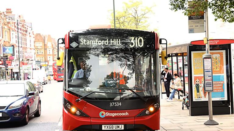 Neue Buslinie verbindet jüdisch geprägte Stadtviertel