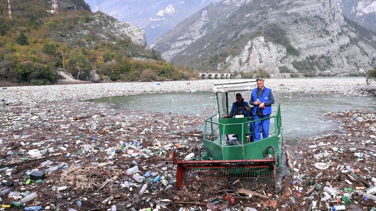 TOPSHOT-BOSNIA-DISASTER-WEATHER-FLOODS
