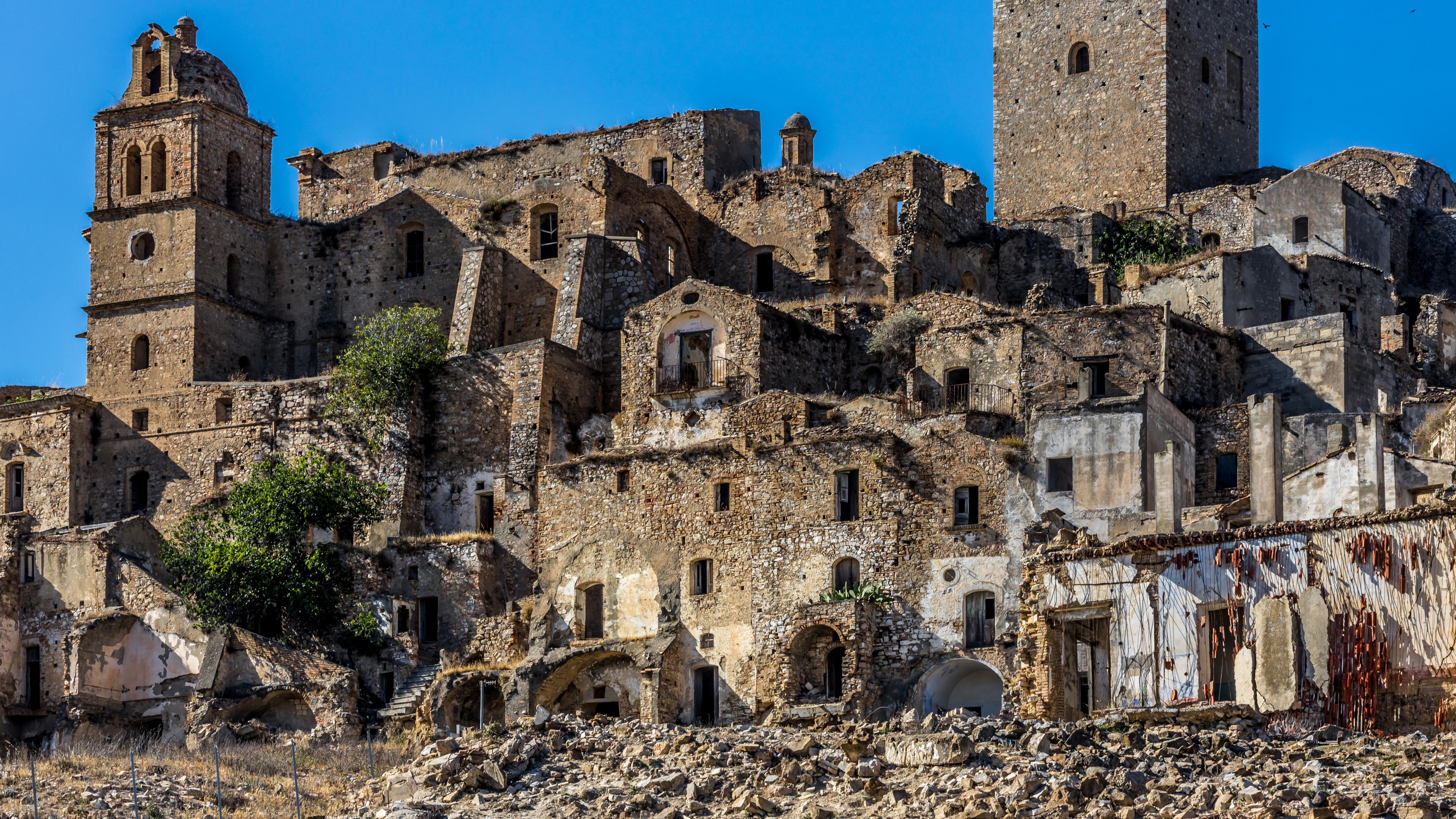 Das verlassene Dorf Craco in der Basilikata, Italien