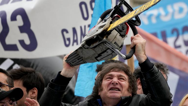 Javier Milei mit Kettensäge