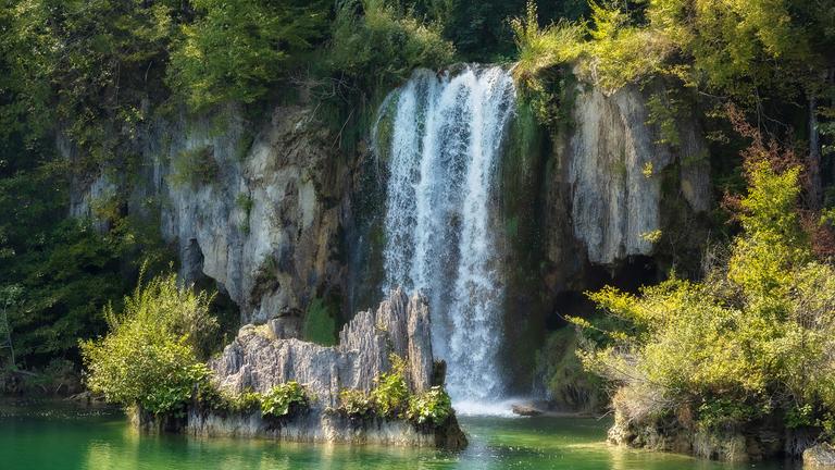 Wasserfall im Nationalpark Plitvicer Seen, Kroatien