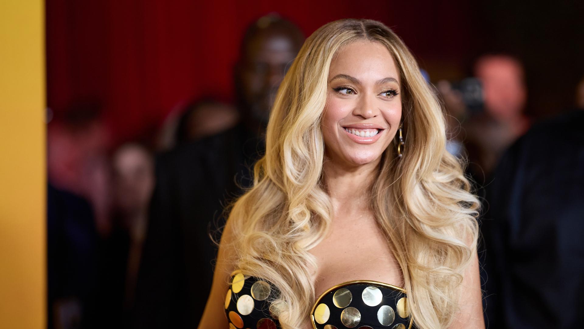 Beyoncé bei der Filmpremiere von Mufasa: Der König der Löwen - 2024