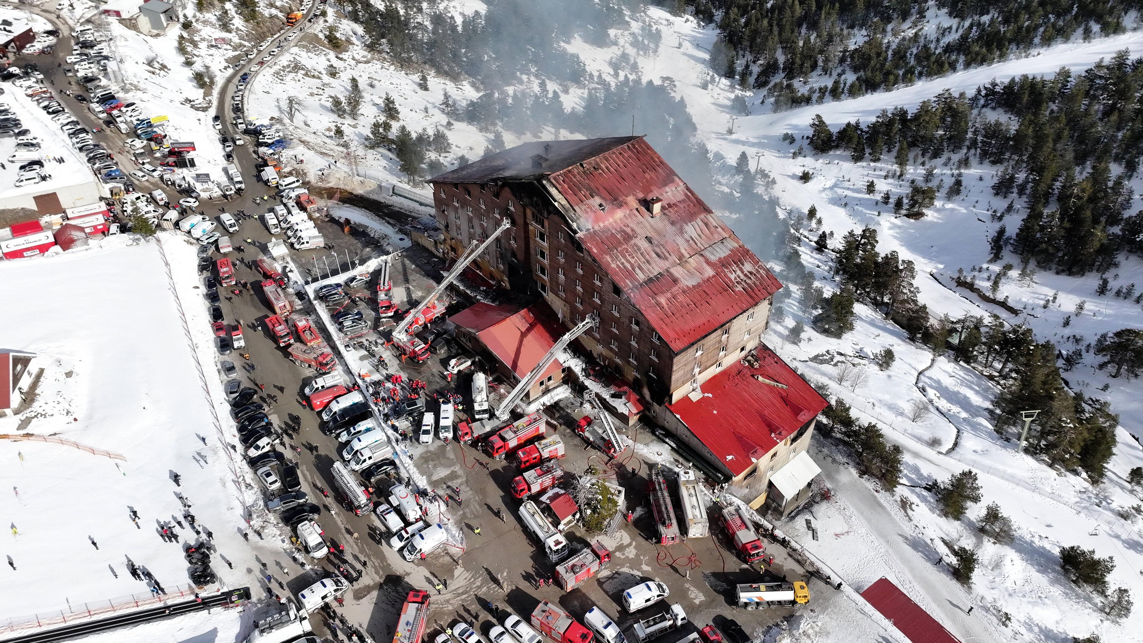Feuer bricht in einem Hotel im Skigebiet Kartalkaya aus