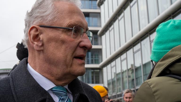 Auto fährt in Verdi-Demo in München - viele Verletzte