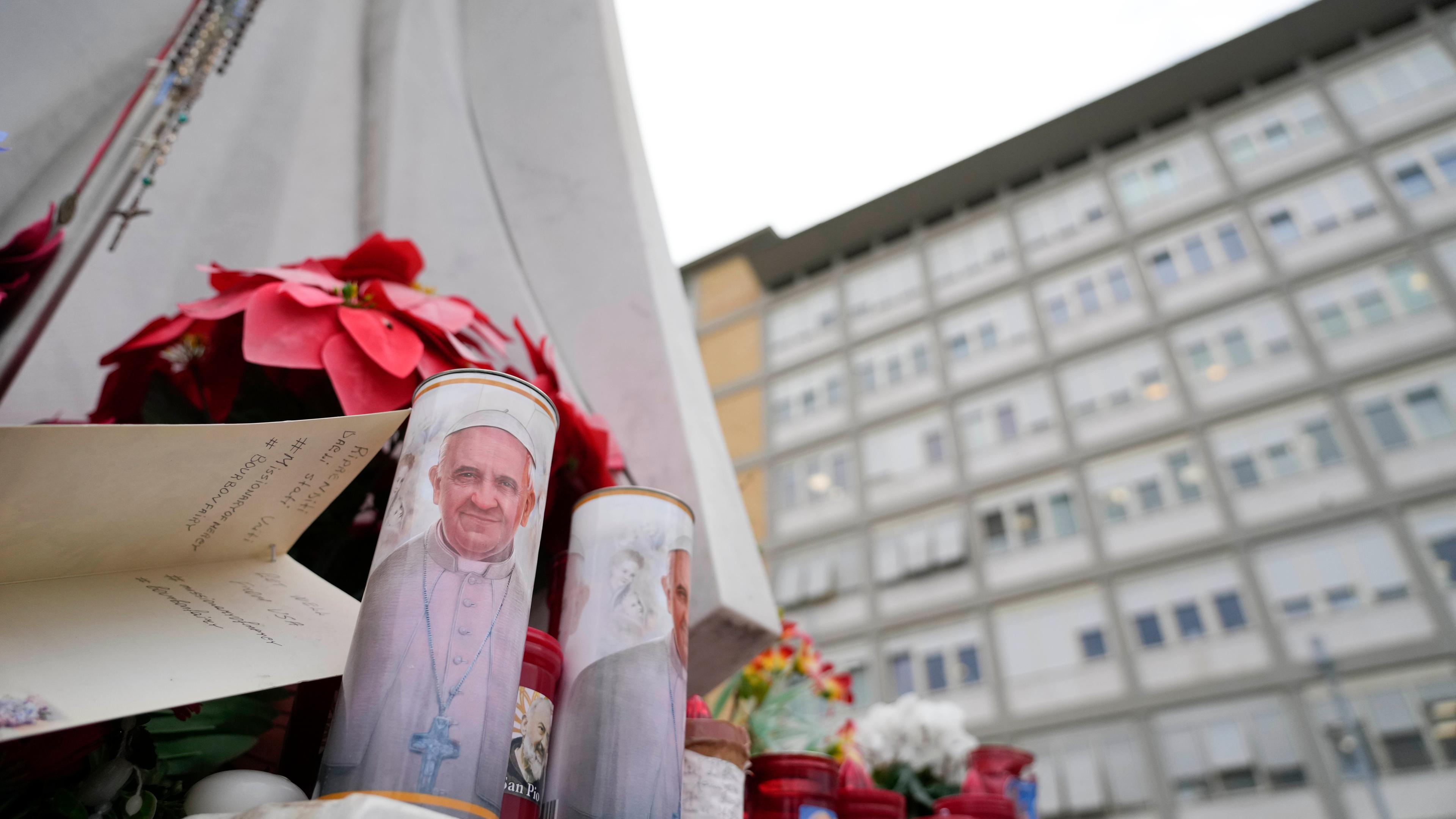 Papst im Gemelli-Krankenhaus in Rom