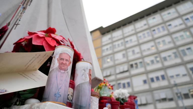 Papst im Gemelli-Krankenhaus in Rom