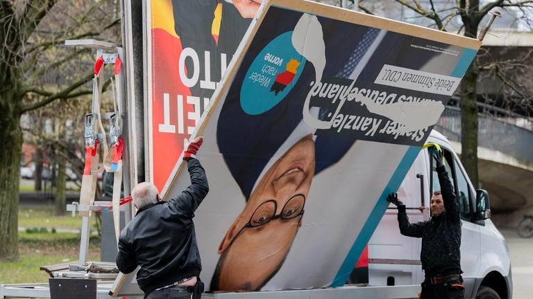 Nach der Bundestagswahl - Abbau der Wahlplakate