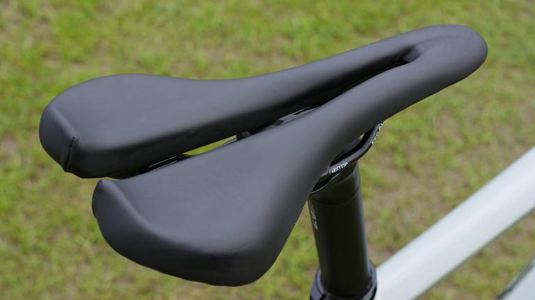 Nahaufnahme von modernem Fahrradsattel