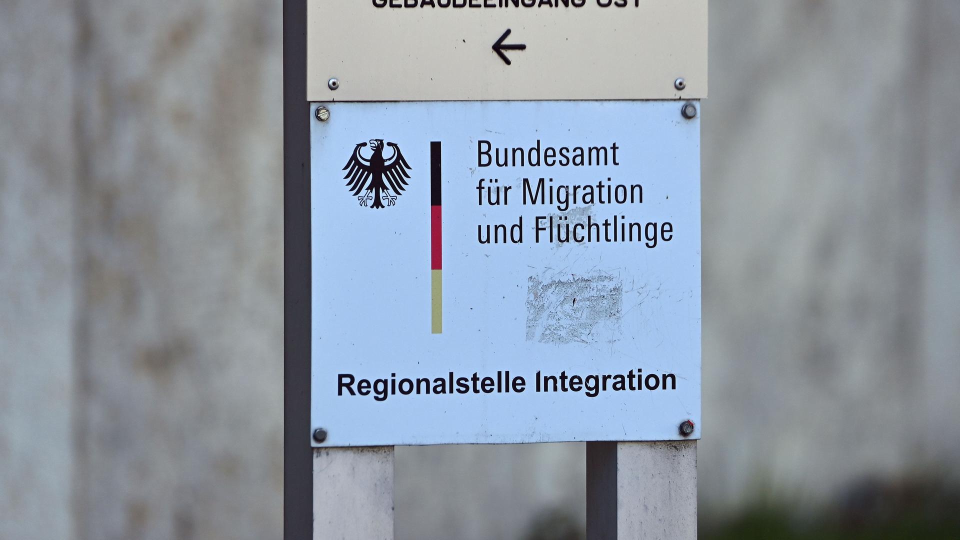 Schild Bundesamt fuer Migration und Fluechtlinge
