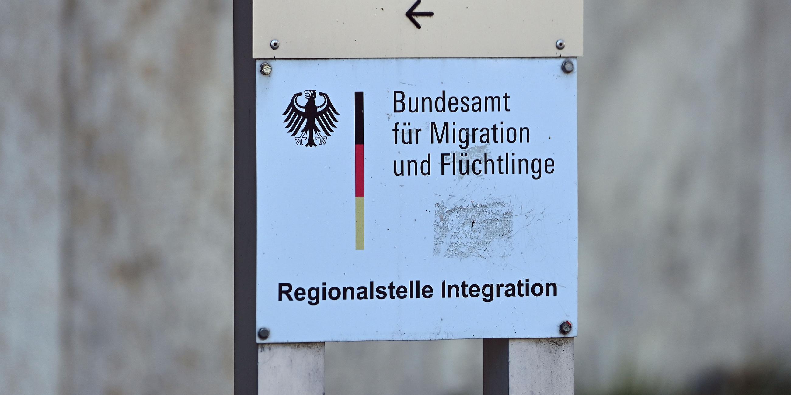 Schild Bundesamt fuer Migration und Fluechtlinge