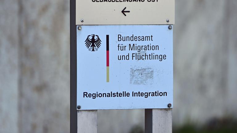 Schild Bundesamt fuer Migration und Fluechtlinge
