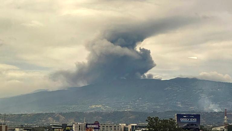 Ausbruch des Vulkans Poas