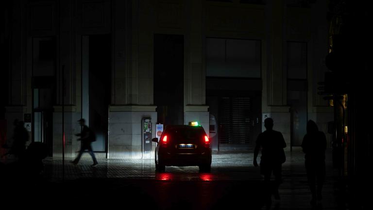 Blackout in Spain leaves Malaga streets in darkness