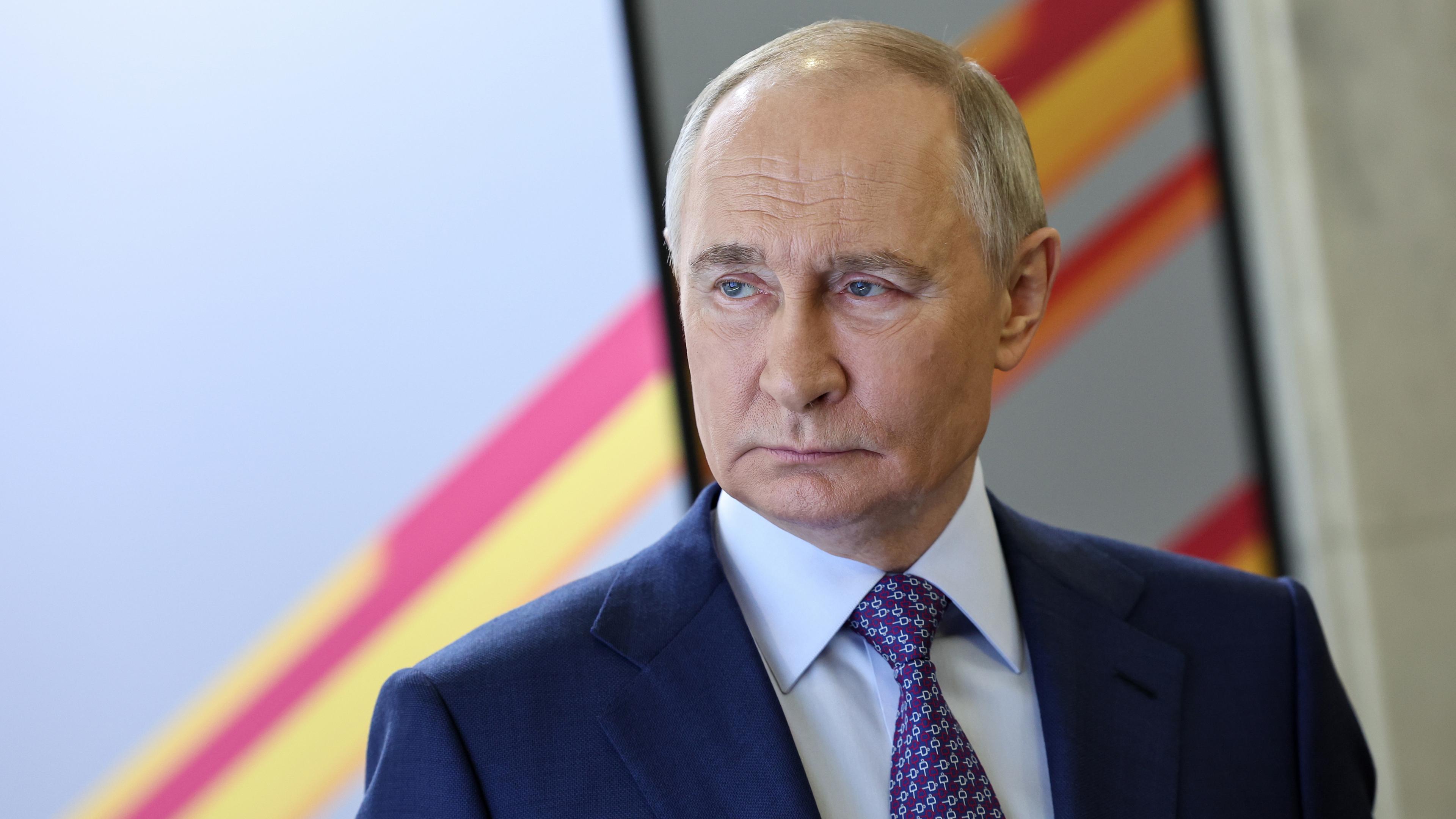 Putin trifft sich mit Teilnehmern des Bildungsmarathons Znaniye.Pervye in Moskau