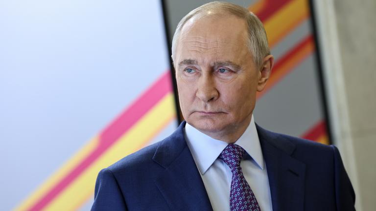 Putin trifft sich mit Teilnehmern des Bildungsmarathons Znaniye.Pervye in Moskau