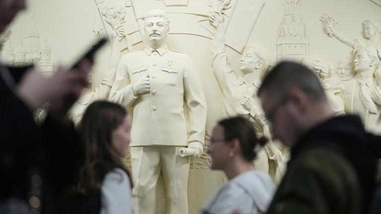 Umstrittenes Stalin-Relief in Moskauer Metro nachgebildet