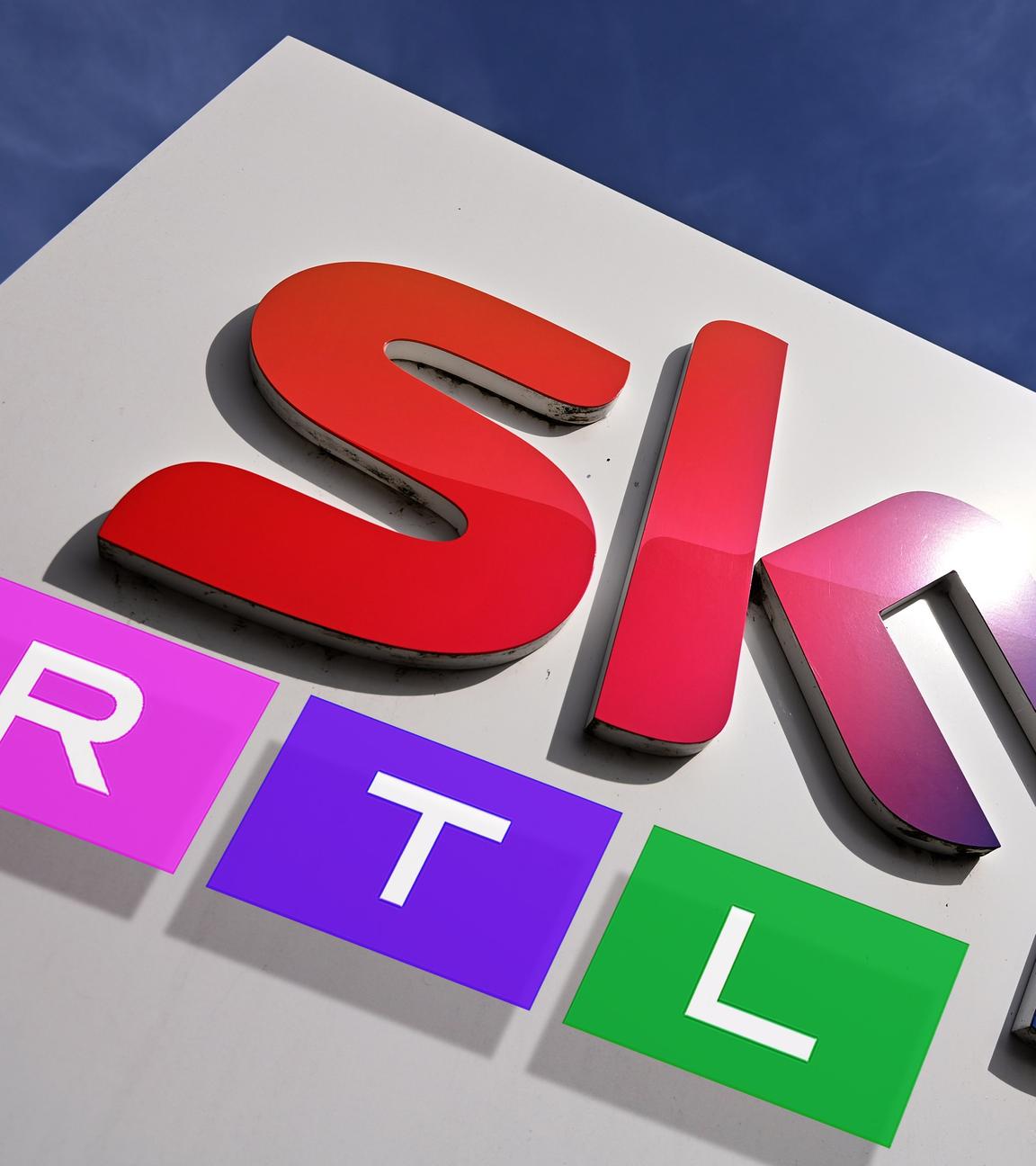 Millionenuebernahme: RTL will Sky Deutschland kaufen - Fotomontage
