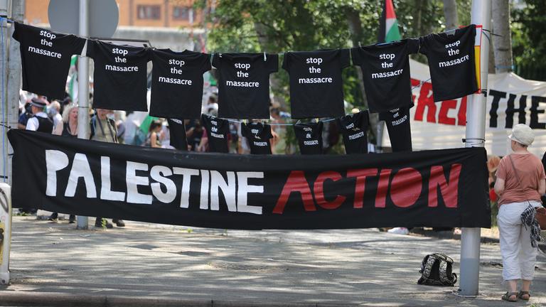 Protest vor dem Woolwich Crown Court: Palestine Action fordert die Freilassung von 18 Angeklagten